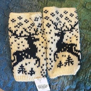 Wrist/hand warmers